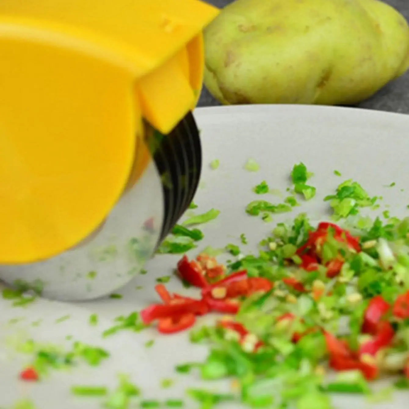 Kitchen Gadgets Wirecutter - Coupe-oignon créatif avec trémie, coupe-fil, coupe-légumes,