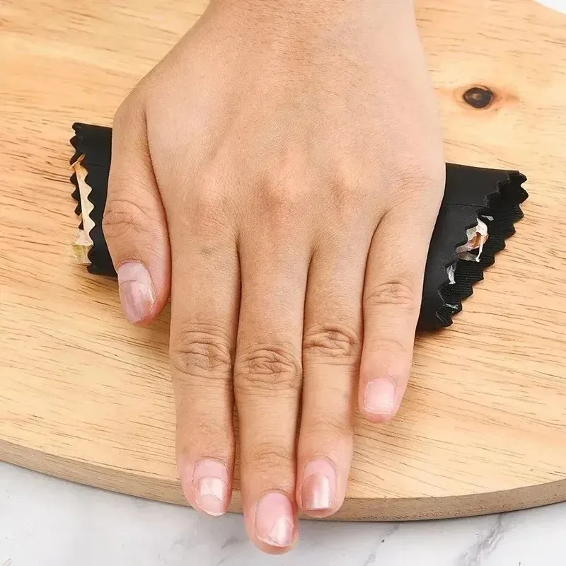 Tube à dénuder l'ail, éplucheu - Kitchen Gadgets Peeler avis et prix