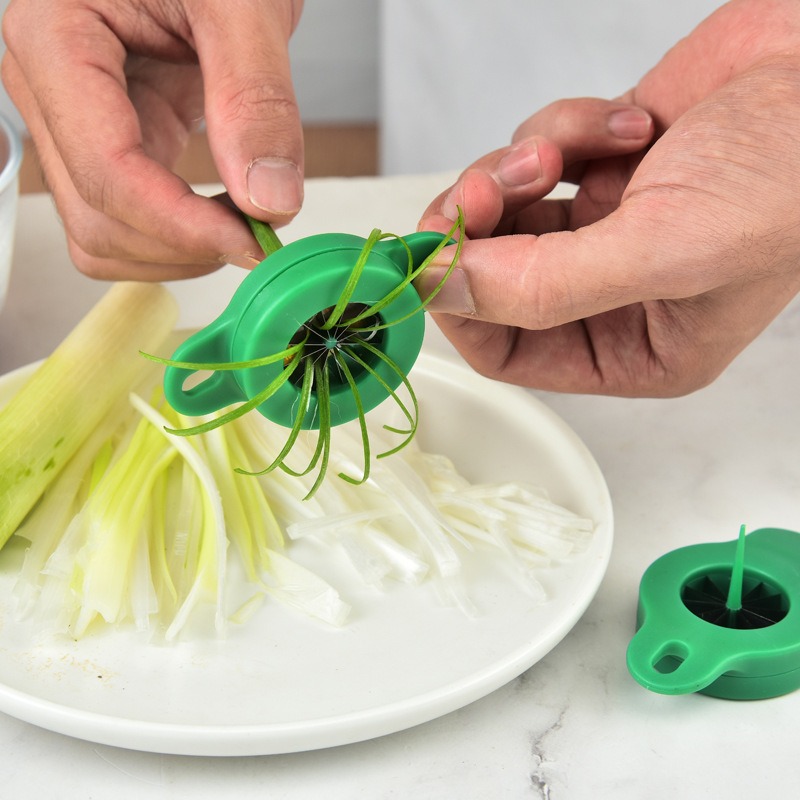 Coupe-échalotes en acier inoxy - Kitchen Gadgets Wirecutter avis et prix